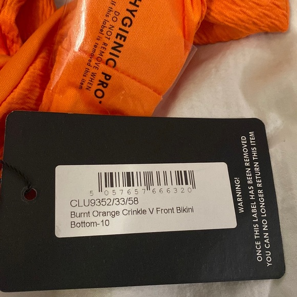 PrettyLittleThing Burnt Orange Crinkle V Front Bikini Bottom - Picture 5 of 5